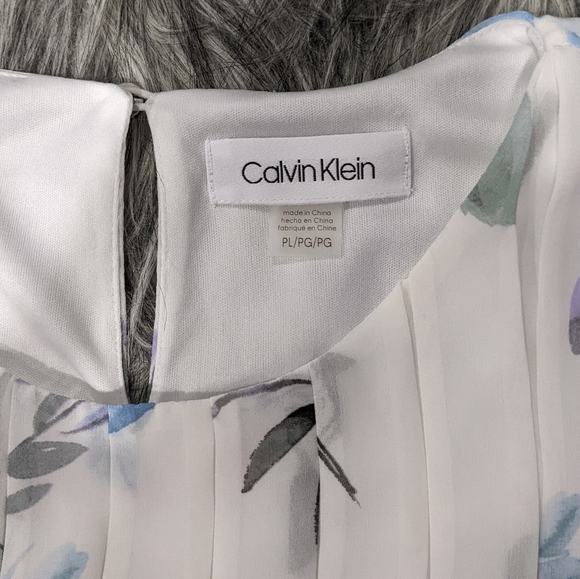 🤍SOLD💙Calvin Klein floral pleated tank - Picture 4 of 7